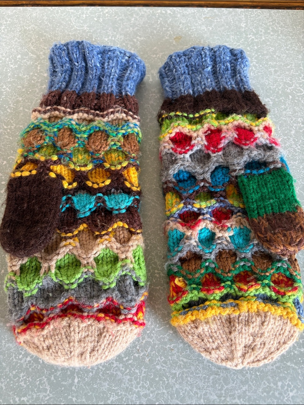 Boho style scrappy hand knit honeycomb mittens - Picture 3 of 3